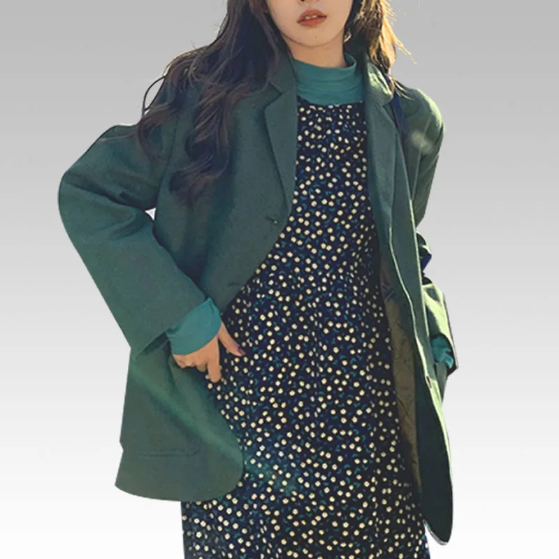 

Woman's Suit Retro Quilted Suit + High-neck Skin-friendly Base Shirt + Three-piece Polka-dot Dress