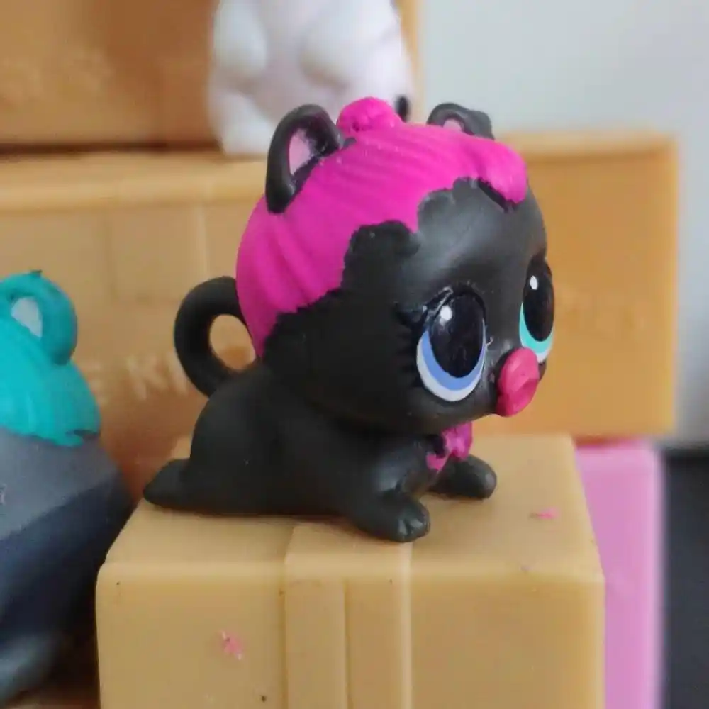 lol surprise change colour