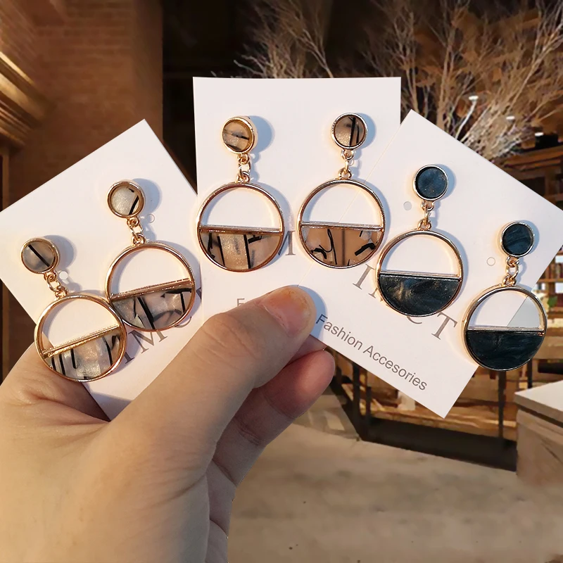 

New Women's Earrings Colorful Metal Shake Simple Charm Cutout Geometric Drop Earrings Suitable for Winter Jewelry Gifts 2019 Hot