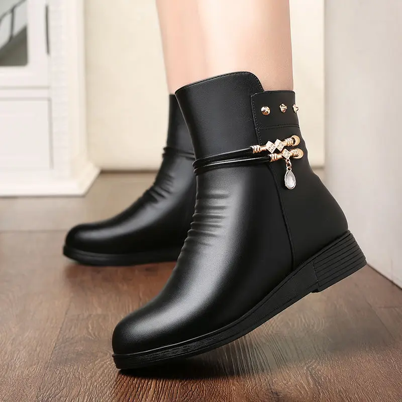 

Women Short Boots Autumn Winter Mother Cotton Soft-soled Plus Velvet Leather Keep Warm Middle-aged Elderly Shoes 3cm