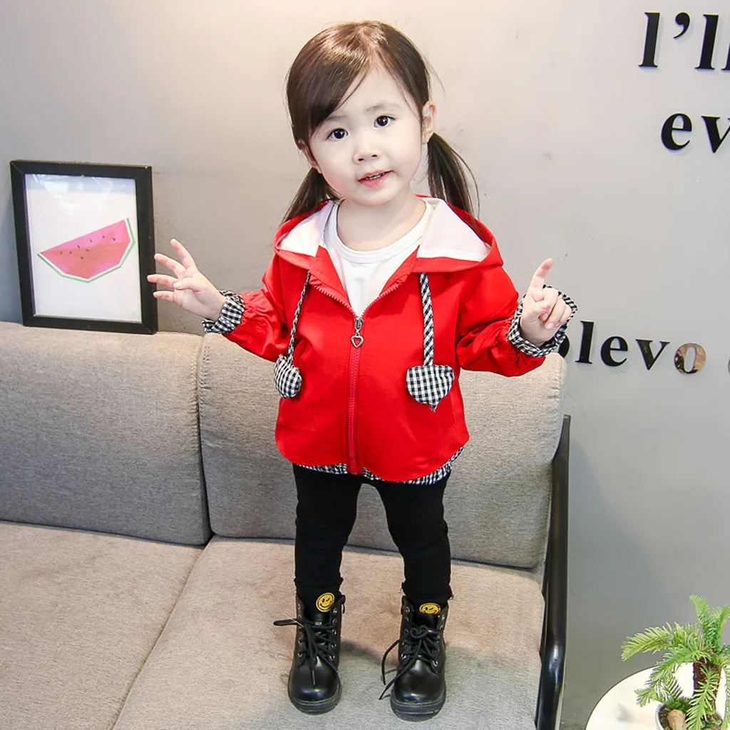 Пальто для маленьких девочек с принтом в виде сердечек; ветрозащитное пальто в клетку с капюшоном для маленьких девочек; Верхняя одежда; повседневная одежда куртка; Enfant