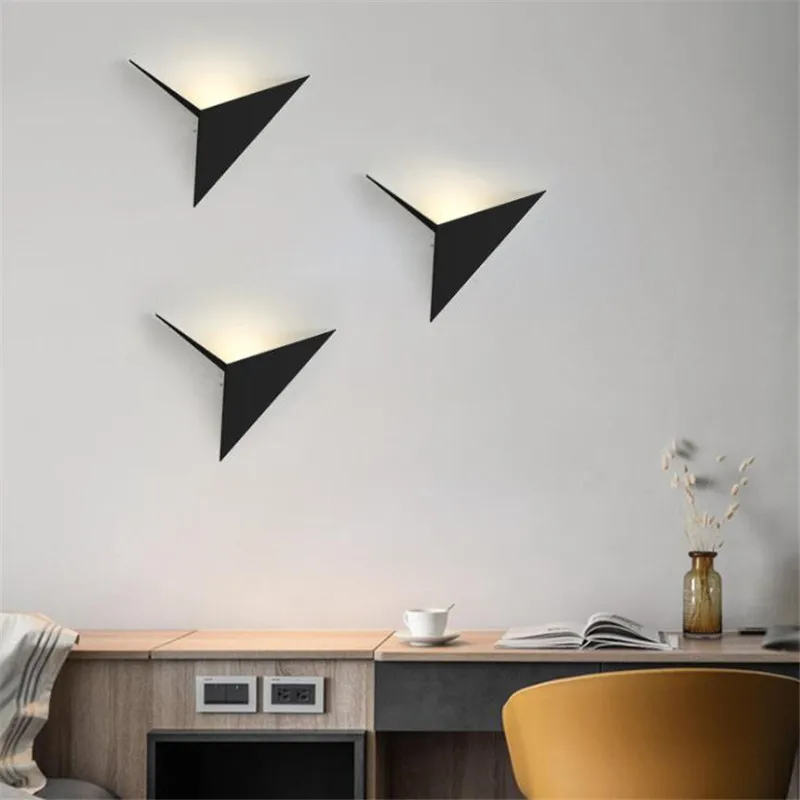 Wrought Iron Shaped Triangle Wall Lamp LED Decoration Lampara Creative Nordic Simple Bedroom Bedside Hotel Mirror Front Lights