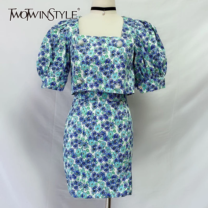 Женский Повседневный костюм TWOTWINSTYLE комплект из двух предметов короткий топ с