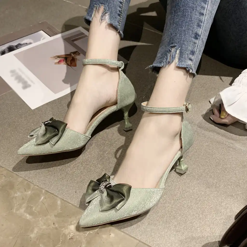 sandalia de salto fino baixa