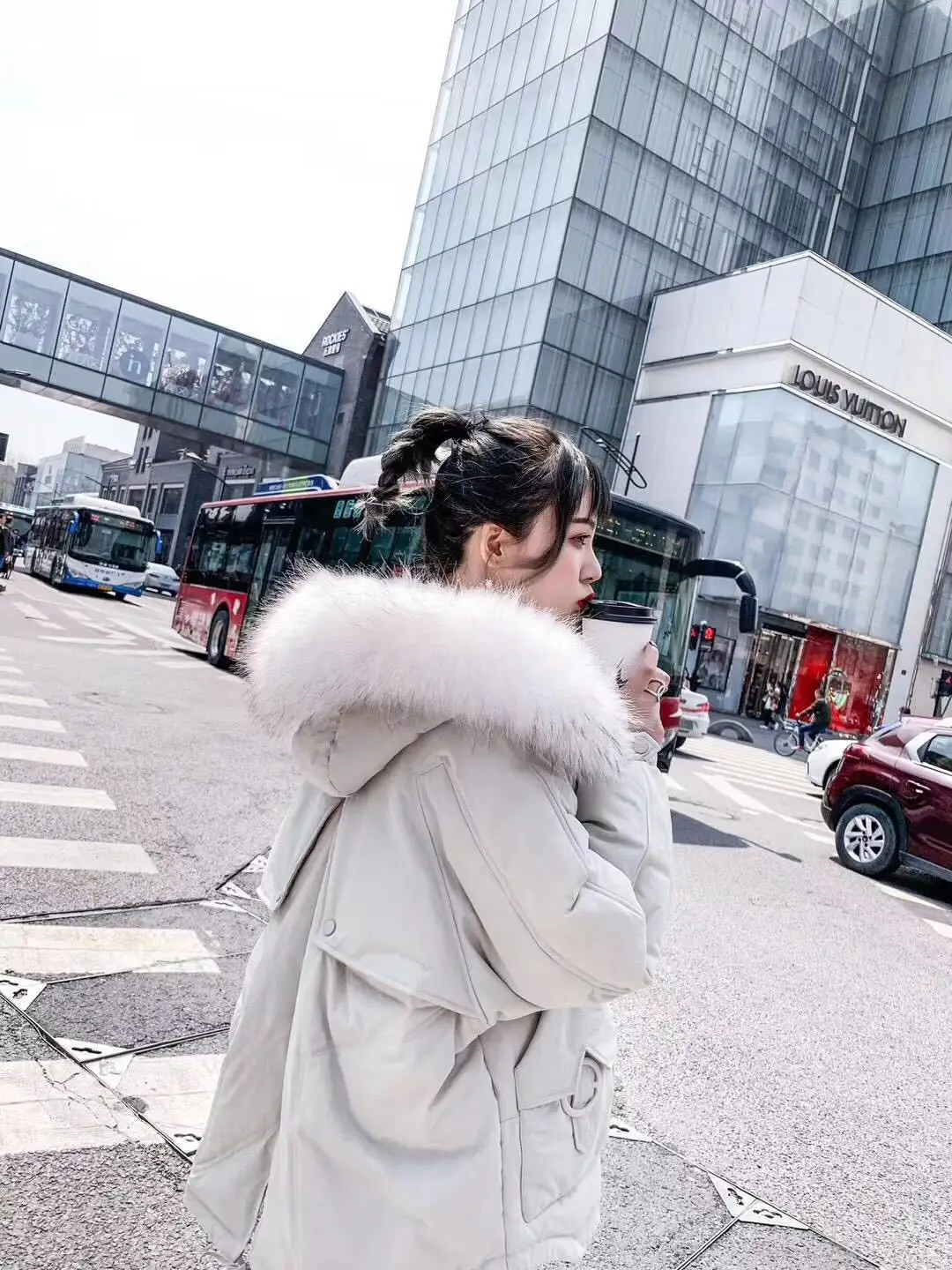 Короткий пуховик из Южной Кореи Dongdaemun, Женский плотный приталенный пуховик на белом утином пуху, пальто с большим меховым воротником, новинка зимы