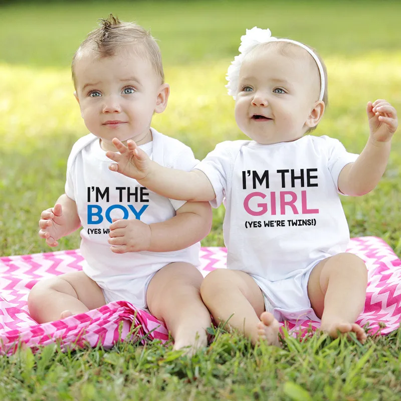 Забавная одежда для малышей с надписью I'm The Boy Girl Twins комбинезон новорожденных