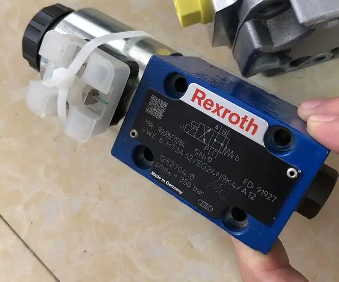 

Rexroth Hydraulic solenoid valve MNR:R900550284 SN:9 FD:91927 4WE 6 H73A62/EG24N9K4/A12