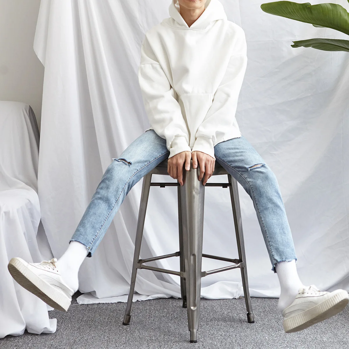 Spring/Summer Cotton Blue Broken Hole Men Denim Jeans Knee Ripped Frayed Vintage Jeans Men Korean Casual Ankle-Length Pants Male