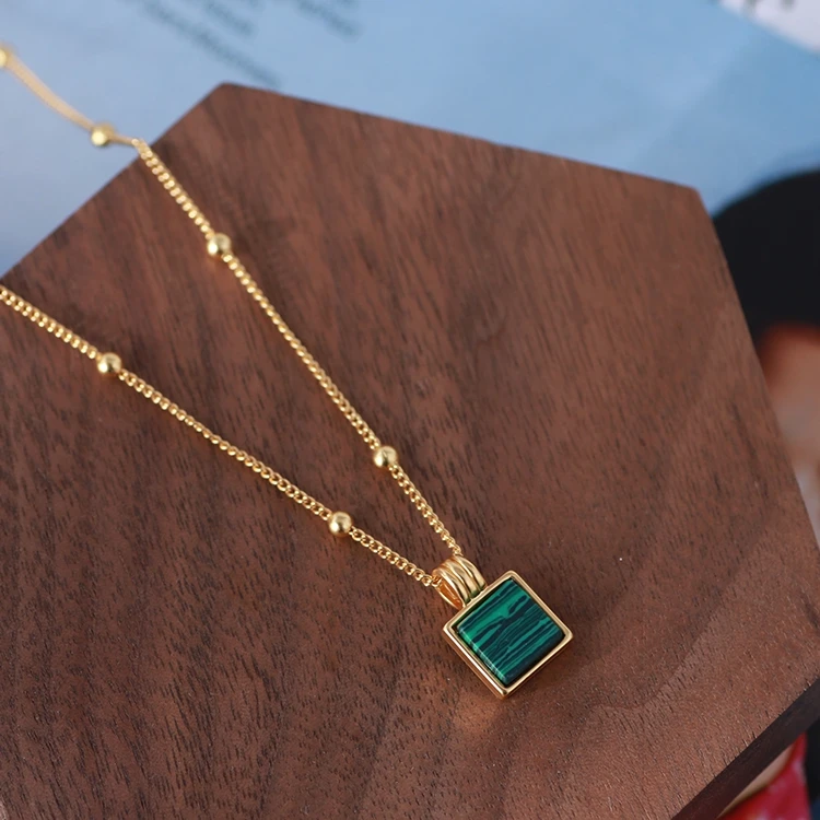 

Euro-American net red tremble chaotic natural stone square pendant exquisite mix necklace and clavicle Chain Gift Girl