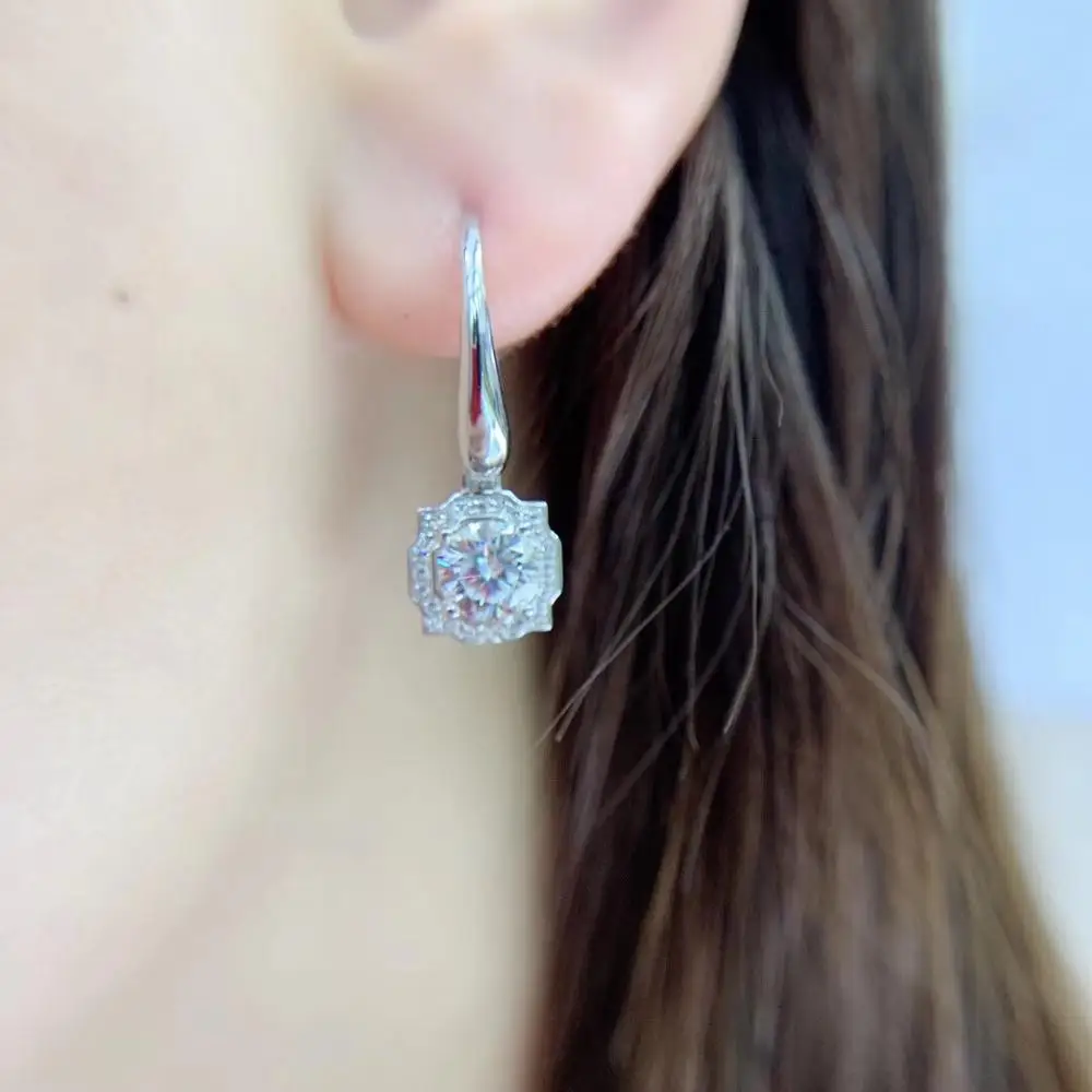 Kkmall Store Круглый Муассанит с одной зерной 0.80ct Алмазный тест прошел моассанит серебряные серьги-гвоздики