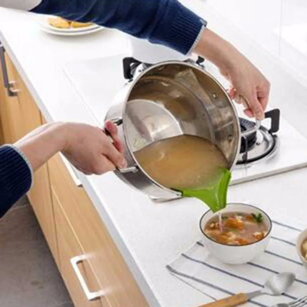 

Creative Anti-spill Silicone Slip On Pour Soup Spout Funnel for Pots Pans and Bowls and Jars Kitchen Gadget Tool