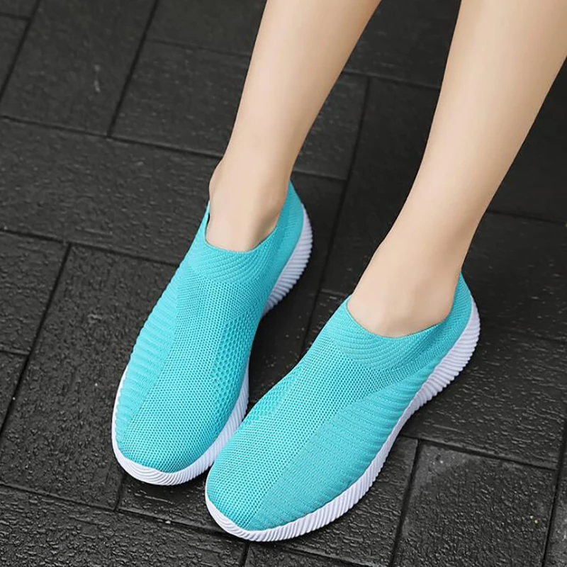 

New high quality wholesale moms shoes flying socks women's shoes cross border leisure soled sports shoes elderly shoes