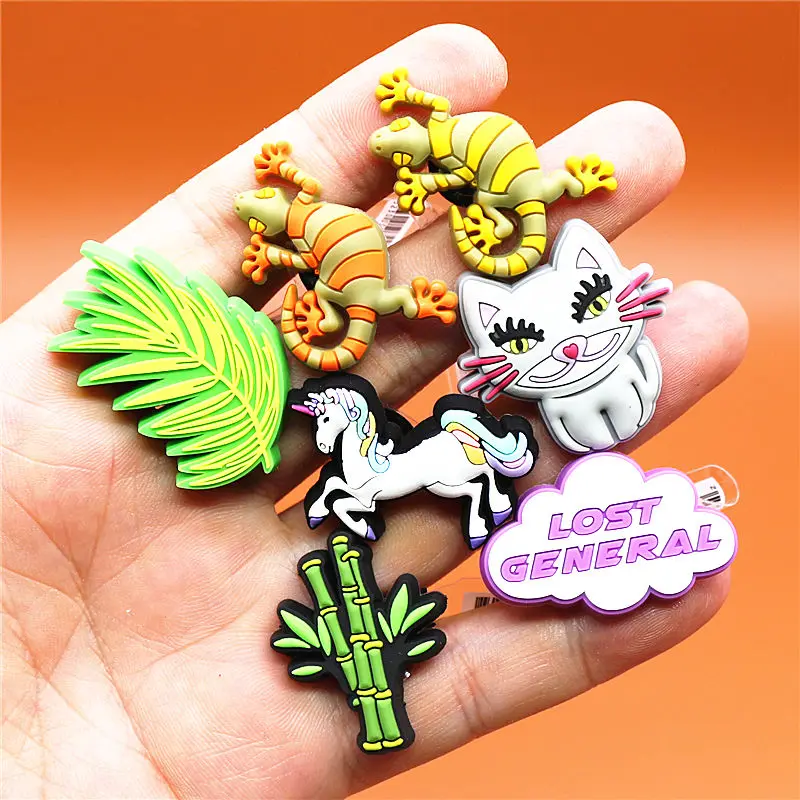 1pcs Cute Gecko PVC Shoe Charms Bamboo Unicorn Leaves Accessories Lost General Decorations fit Bracelet Friends Gifts