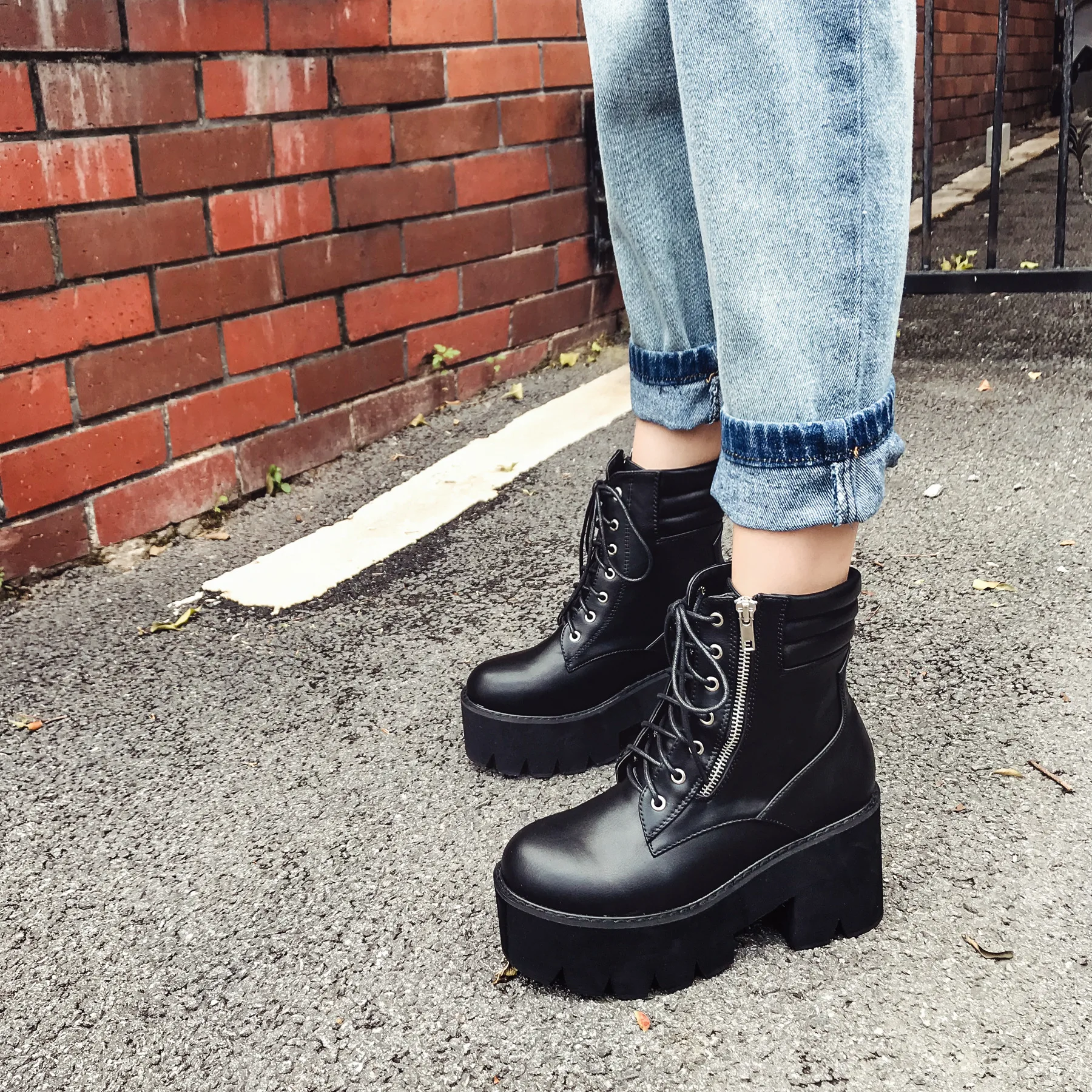 

Wholesale Autumn Ankle Boots For Women Motorcycle Boots Chunky Heels Casual Lacing Round Toe Platform Boots Shoes Female 2019