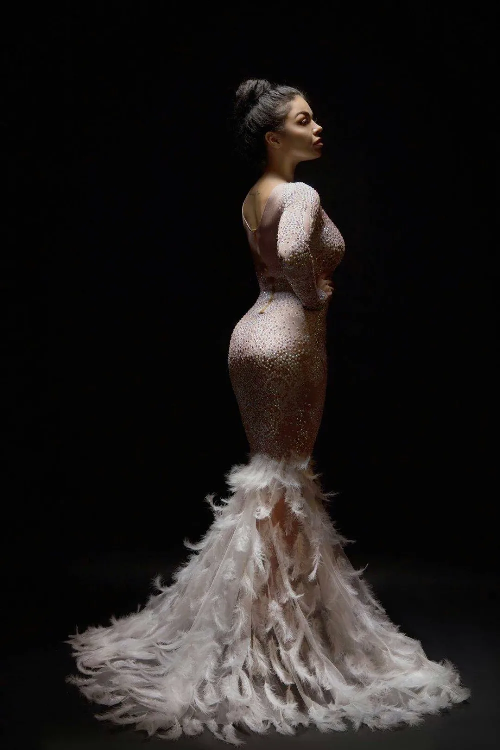 Высокое качество Белый Черный с длинным рукавом Сияющий Кристалл Бисероплетение перо Труба платье вечернее платье костюмы