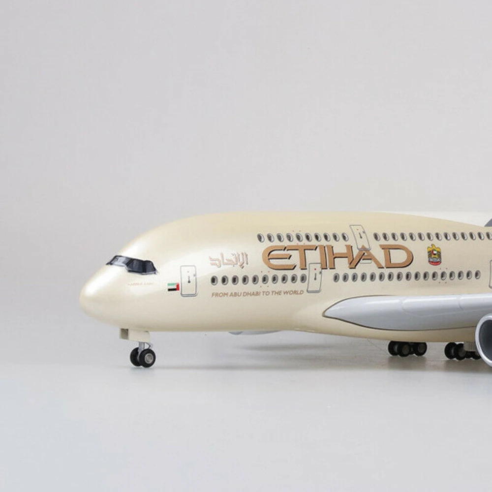 Детские игрушки 1/130 Etihad модель самолета A380 с светодиодный светильник Смола самолет 43 см модель самолета