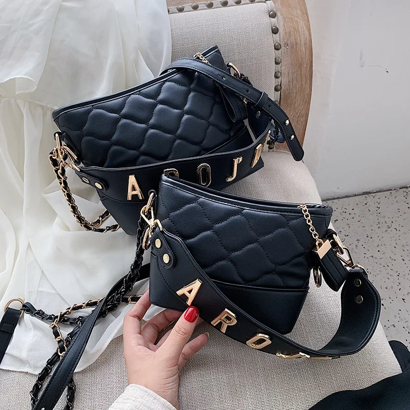 

2019 new fashion chandelike chain oblique satchel personality single shoulder cloud bag