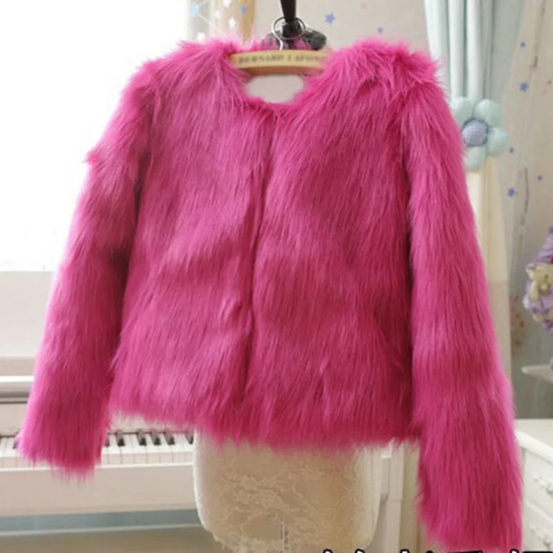 Женская короткая куртка из искусственного меха однотонная на каждый день