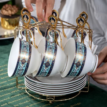 

European Luxury Vintage Tea Set of 8 Royal Bone China Golden Tea Saucers Caremic Traditional Chinese Canecas Drinkware AF50BD