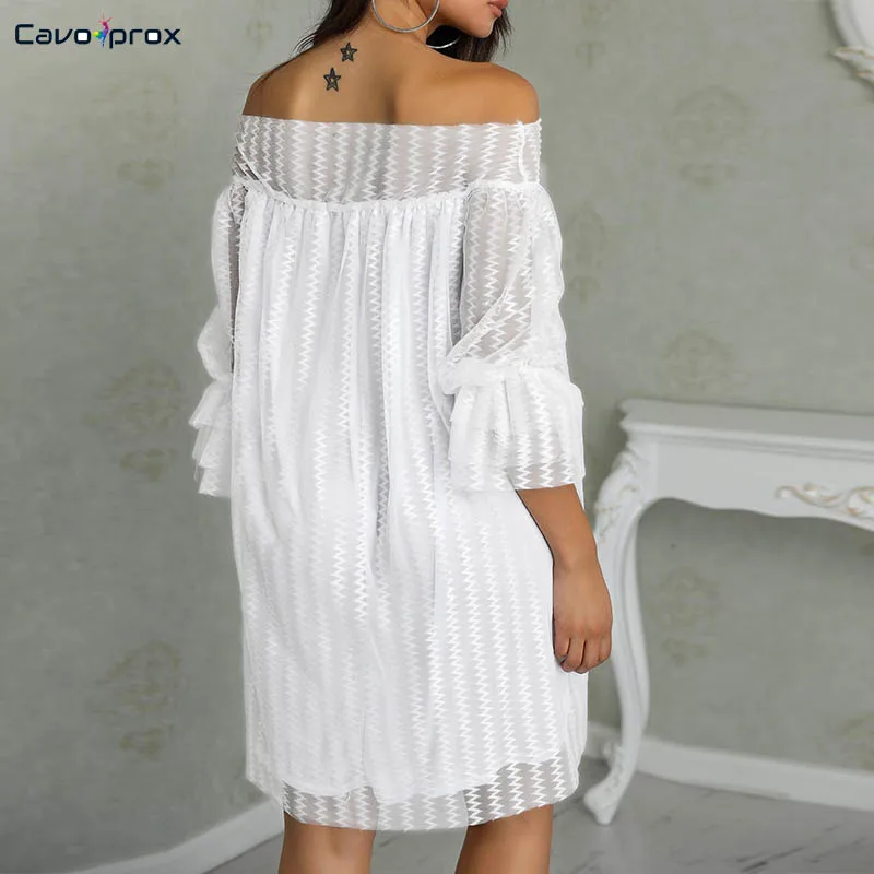 Женское Повседневное платье с открытыми плечами и кружевным Расклешенным рукавом, уличная одежда, свободное однотонное мини-платье выше колена, три четверти, большие размеры