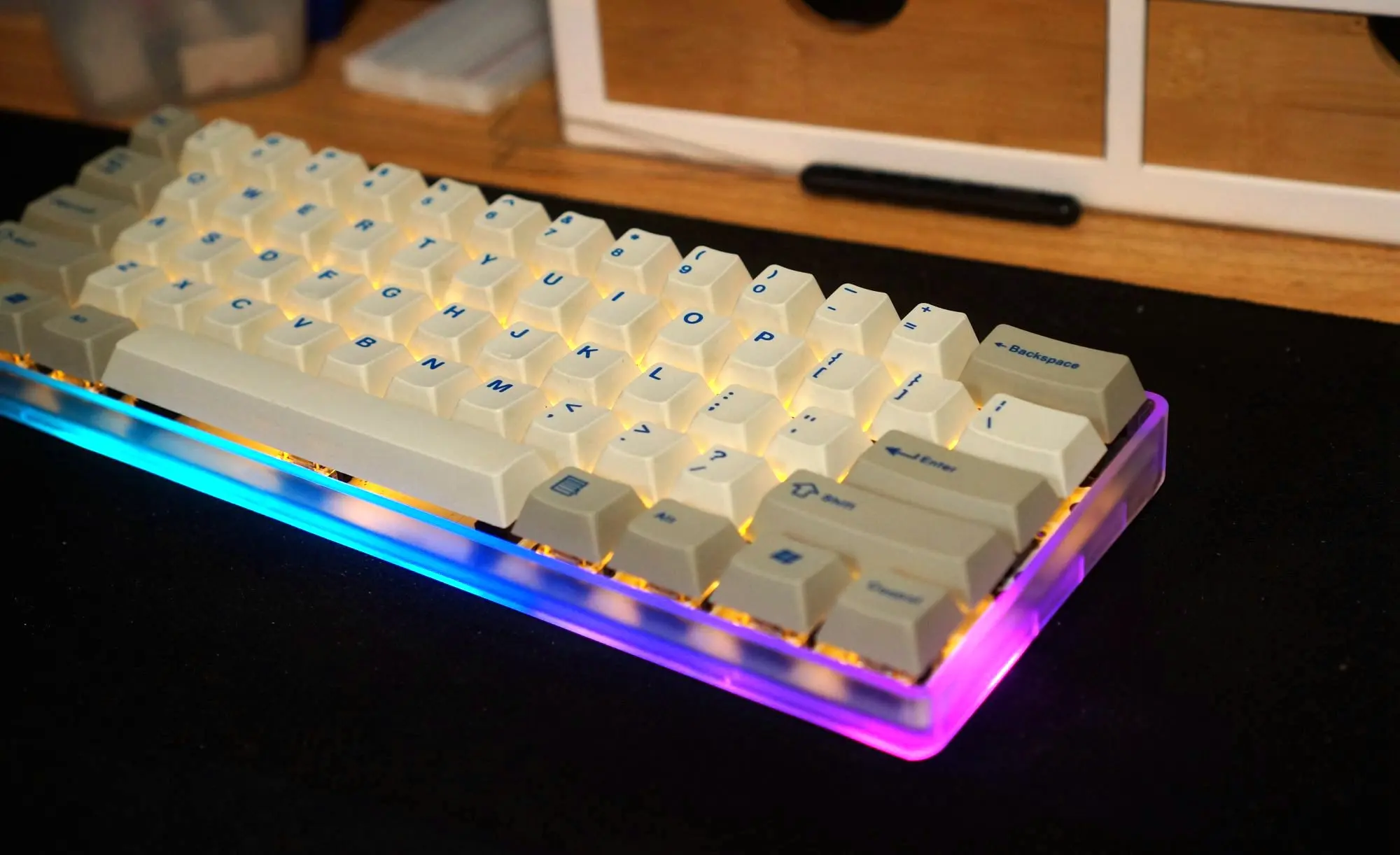 Индивидуальная механическая клавиатура PCB Bluetooth USB Type C 60% RGB для геймеров