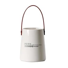 LIXF уникальная шикарная Скандинавская керамическая банка для хранения, бутылка с кожаной ручкой, Минималистичная настольная бутылка для хранения, органайзер, Цветочная ваза Con