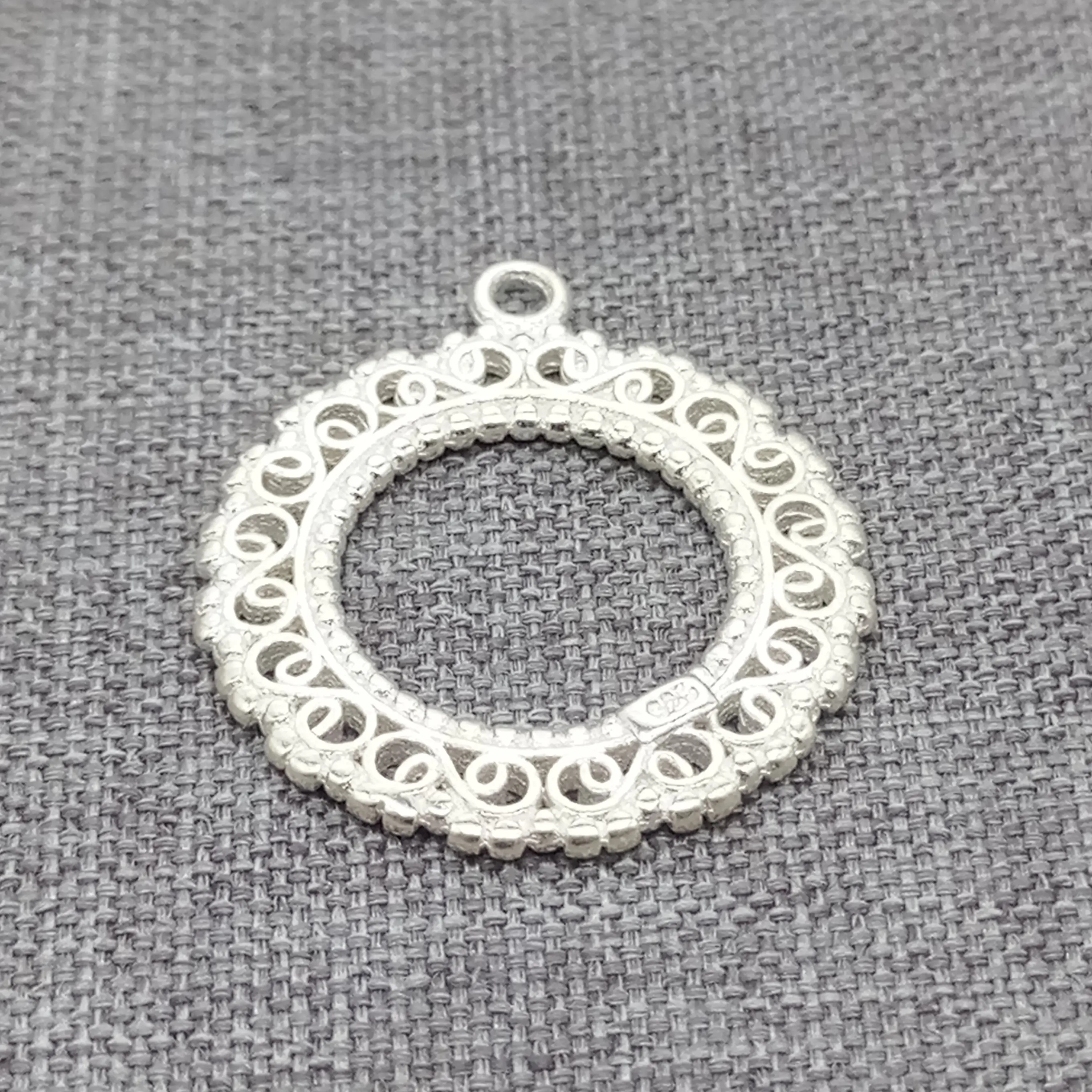 

2pcs of 925 Sterling Silver Filigree Floral Circle Charms Pendants for Necklace