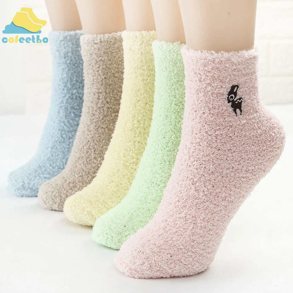 Утолщенные хлопковые носки с вышивкой оленя; Плюшевые аксессуары; коралловые бархатные теплые носки-тапочки; сезон осень-зима; чулочно-носочные изделия