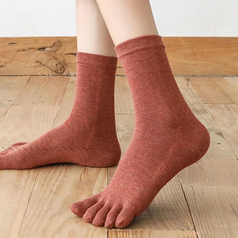 Calzini Sportivi Donna,4 Paia Bianchi, Confortevole e Traspirante per Corsa, Fitness e Uso Quotidiano, Taglie 36-43, Cotone Morbido e Assorbente (IT