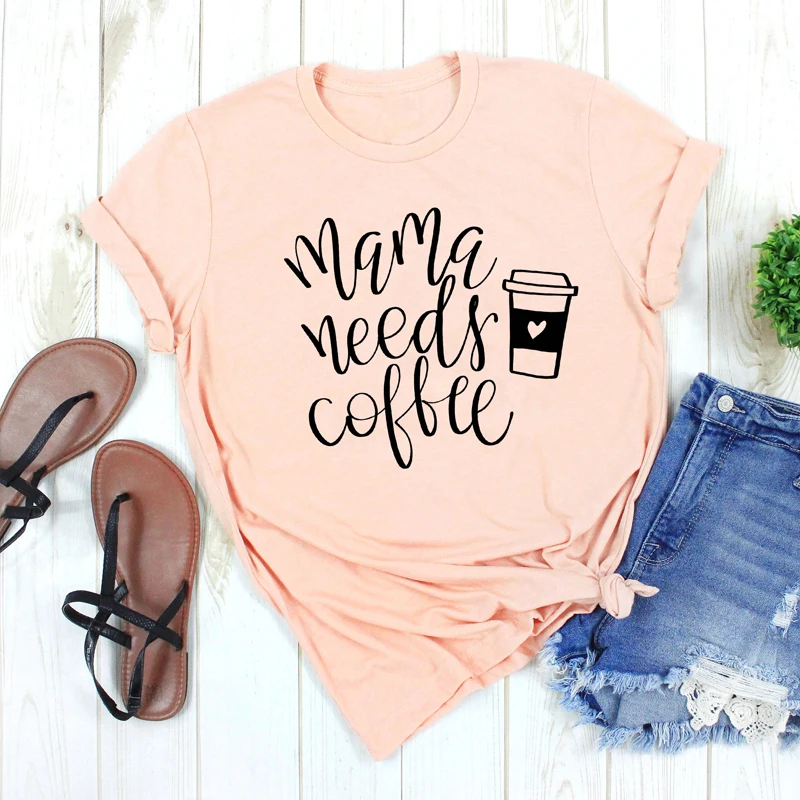 Mama Needs кофейная футболка Повседневная летняя графическая Мужская футболка с длинными рукавами мама жизнь, подарок рубашка женская модная одежда хлопковая футболка плюс размер