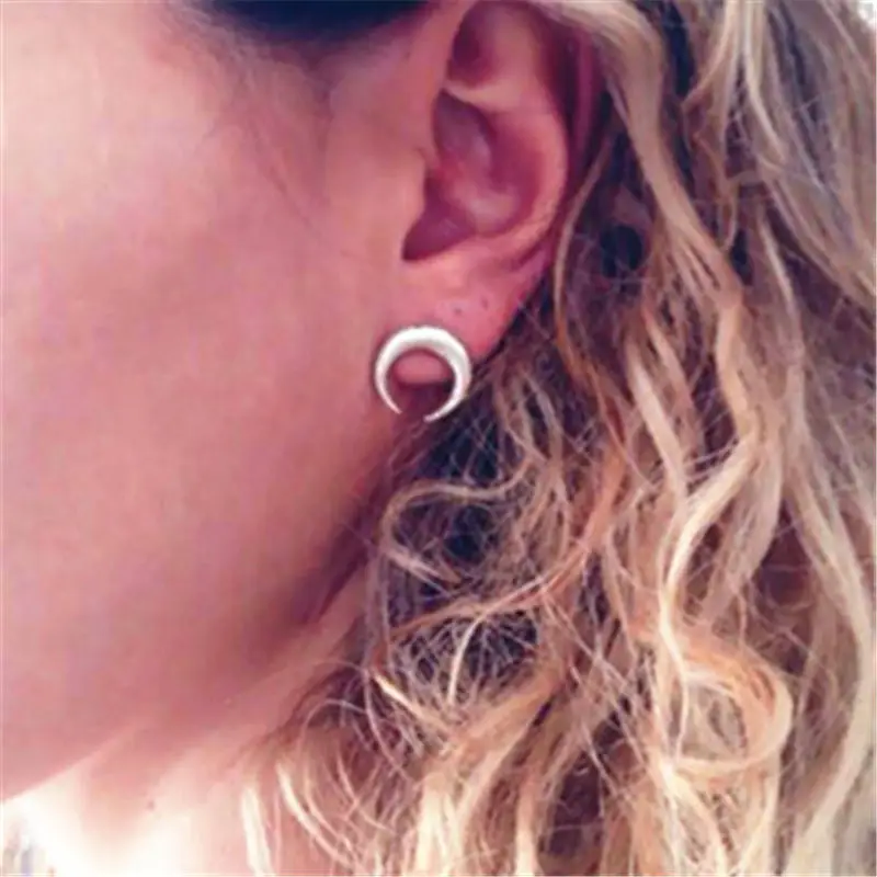 

New Crescent Design Stud Earrings Gold Color Moon Stud Earrings Women Fashion Jewelry Wholesale Small Boat Ear Accessories WD692