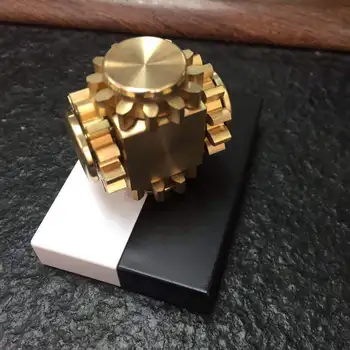 

New gear linkage decompression cube fingertip gyroscope crazy cube gear gyroscope