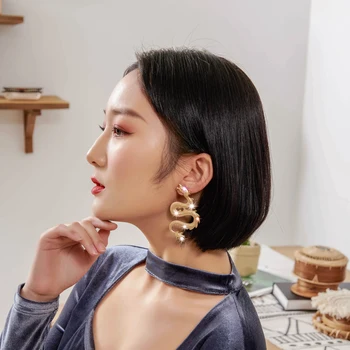

JJFOUCS Vintage Dragon Roar Stud Earrings Women Gold Silver Color Personality Jewelry Statement Earrings 2020 Lucky Symbol Gifts