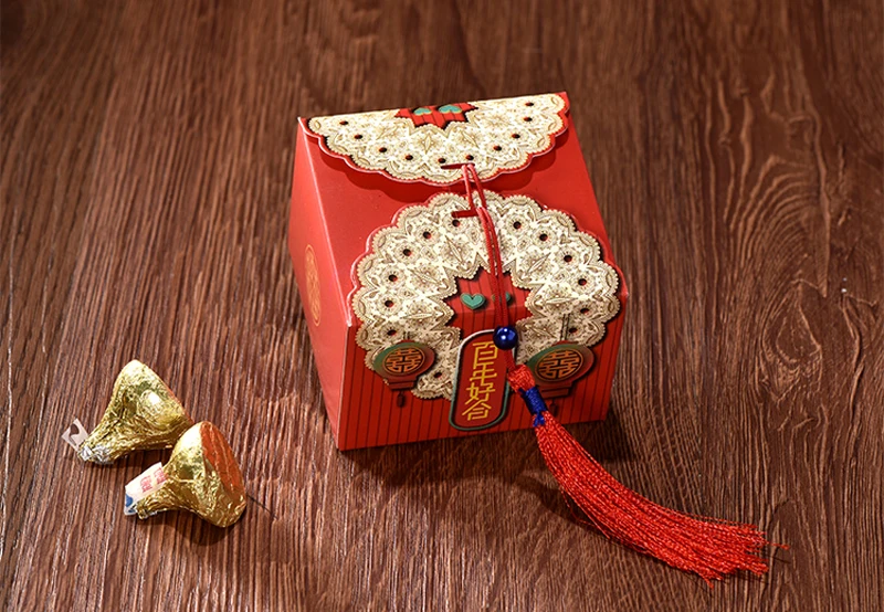 50 шт./лот) традиционная Китайская Красная свадьба коробка конфет с кисточкой Золотая фольга 3D Бабочка Свадебный подарок коробки B007
