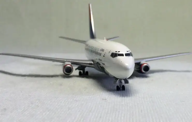 Редкое Специальное предложение 1:200 737-200 N320DL США сплав авиация коллекция моделей