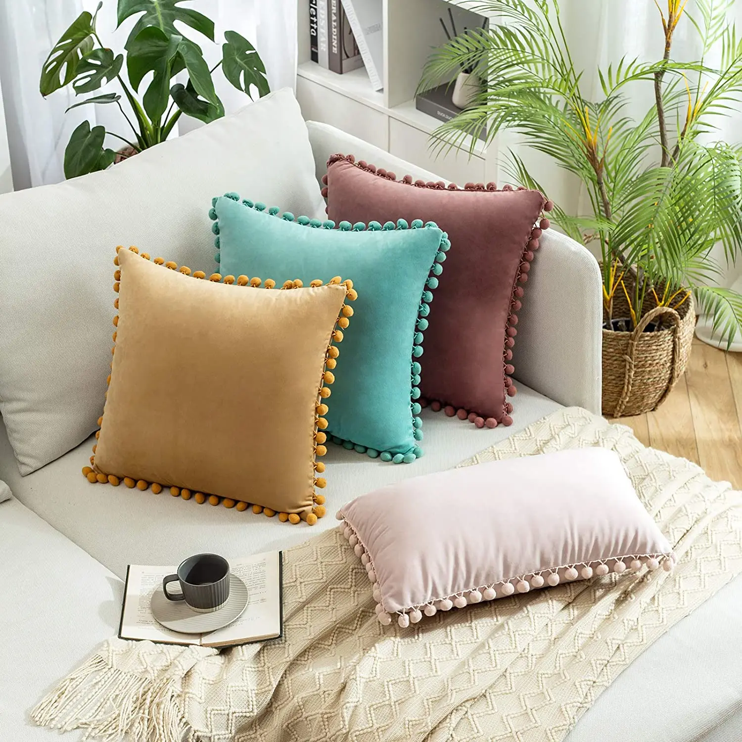 

Pom-poms Velvet Throw Pillow Covers Decorative Soft Cushion Cover Nordic Solid Color Square Pillow Case for Bed Sofa Home Decor