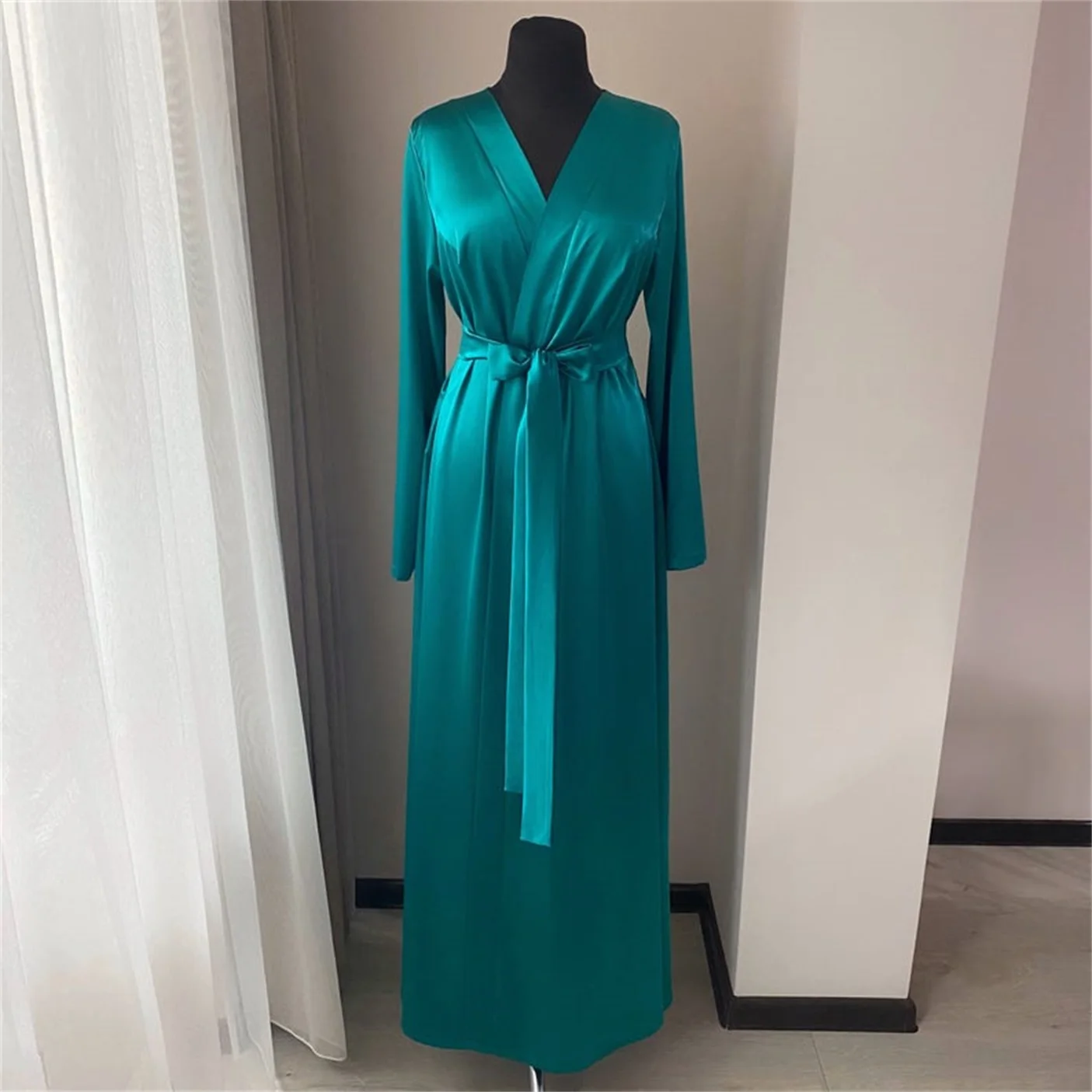 

Green Soft Silk Bridal Robe V Neck Long Sleeve Women Dressing Gown Wedding Bathrobes with Belt Boudoir Sleepwear Nightgowns