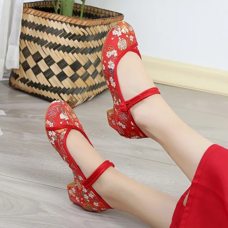 

New Retro Cloth Shoes, Women's Thick Heel Embroidered Shoes, Middle Heel, Cheongsam Shoes, Hanfu Modified Shoes