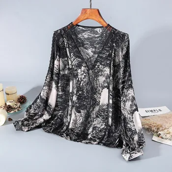 

Spring 2020 for European and American women's wear Fashionable patchwork lace printed silk shirt Long-sleeved v-neck
