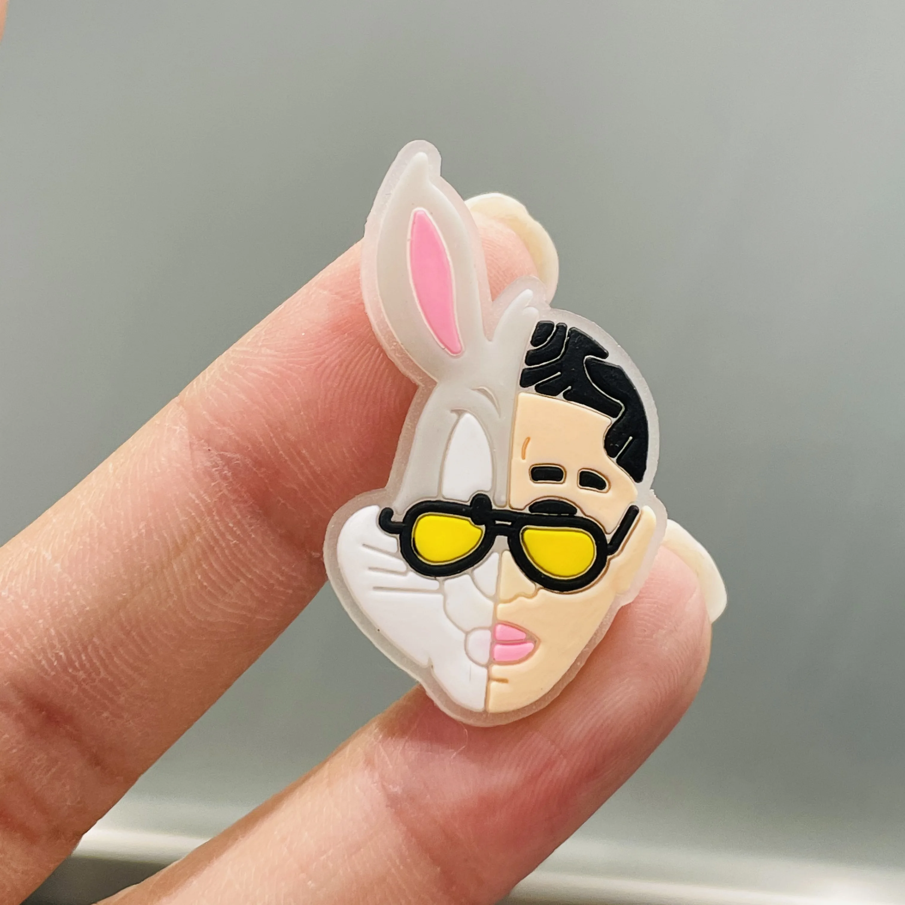 1Pcs Luminous Bad Bunny Rabbit Planet PVC Shoe Charms Shoe Charms Shoe Decorations Garden Shoe Accessories Noctilucent Star Glowing Shoe Accessories DIY Wristband Kid Gift