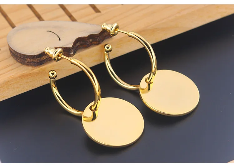 10162854667_996853077