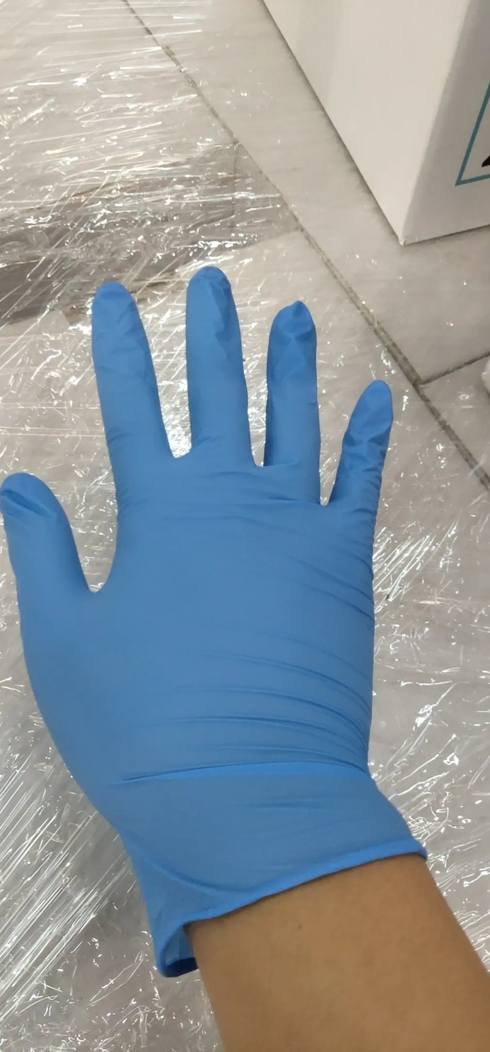 

100pcs/box Disposable rubber gloves Blue/White for medical home cleaning/Food/Universal garden gloves for left and right hand