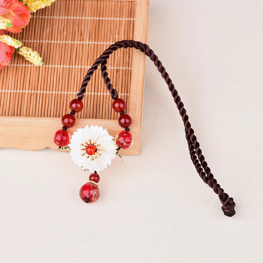 Простое классическое ожерелье с подвеской в виде золотого песка цветной глазури