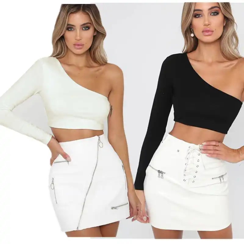 camiseta blanca escote