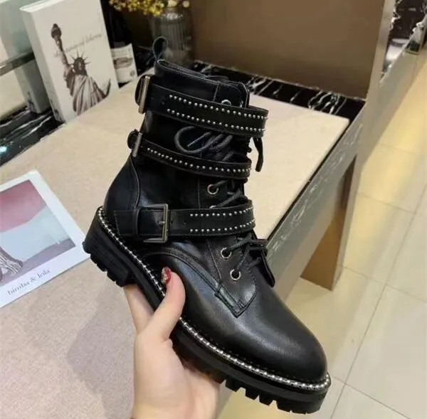 Ботинки из натуральной кожи с заклепками женские ботильоны черного цвета на