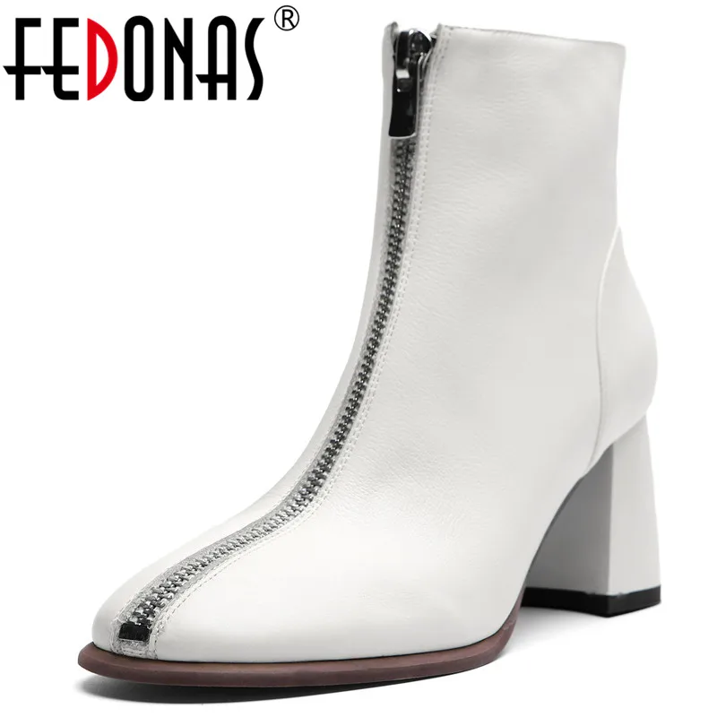 Женские ботинки челси с молнией спереди FEDONAS черные короткие из натуральной кожи