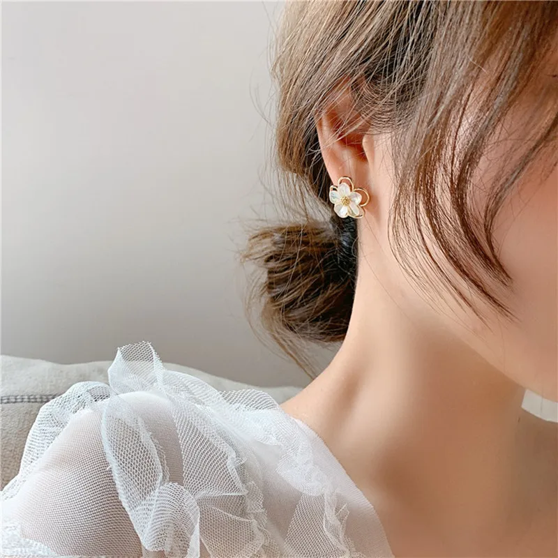 2021 Resin Flower Stud Earrings Korean Fashion Female Temperament Beautiful Jewelry Simple Sweet Girl Women’s Accessories
