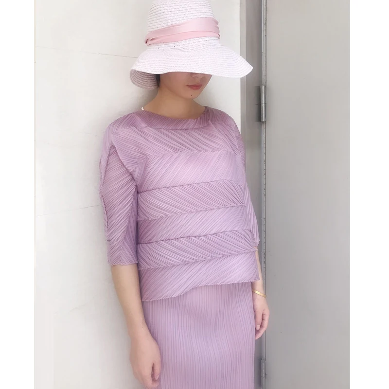 Miyake складки асимметричный дизайн сплошной цвет круглый вырез укороченный топ плиссированная футболка