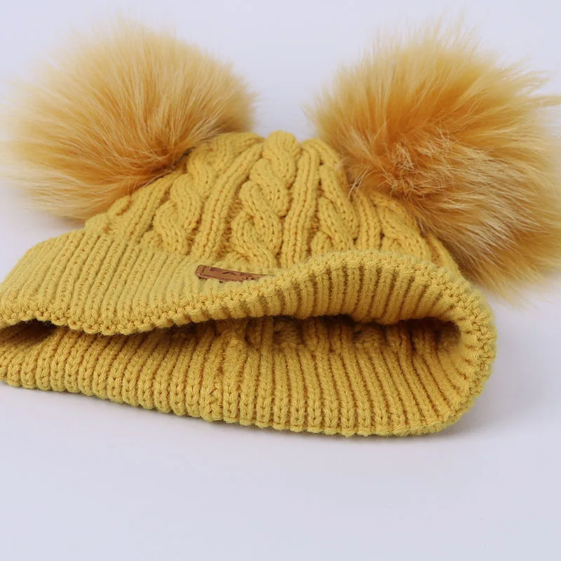 Зимние шапки Skullies из натурального меха енота с помпоном для детей, вязаная теплая Милая Детская Мягкая вязаная фетровая шапка с помпоном