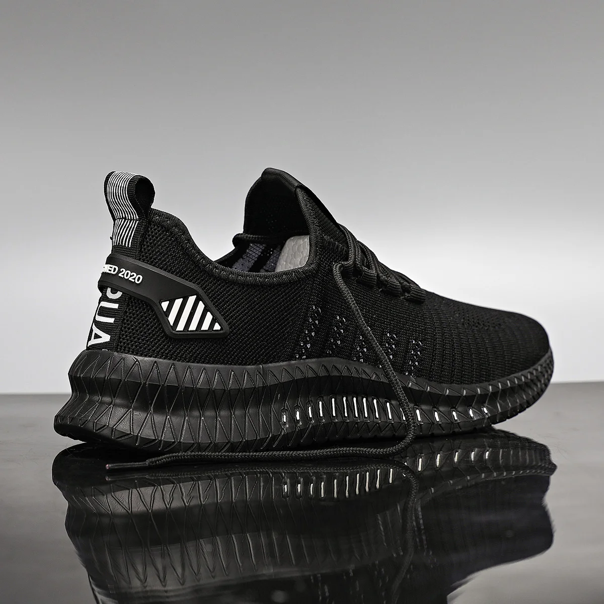 

2020 Men's Rubber Sole Keep Running Shoes Man Comfortable Sneakers Male Footwear Trail Black 13 Large Size Non-slip Sports Shoes